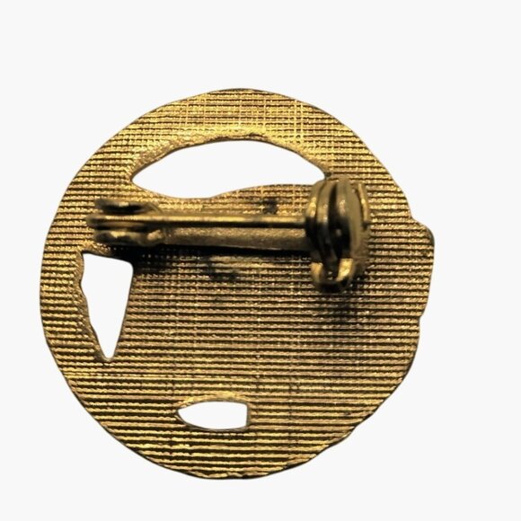 Vintage 500 Club Bowling Pin Enamel Gold Tone Lapel Pin Badge - Picture 5 of 5